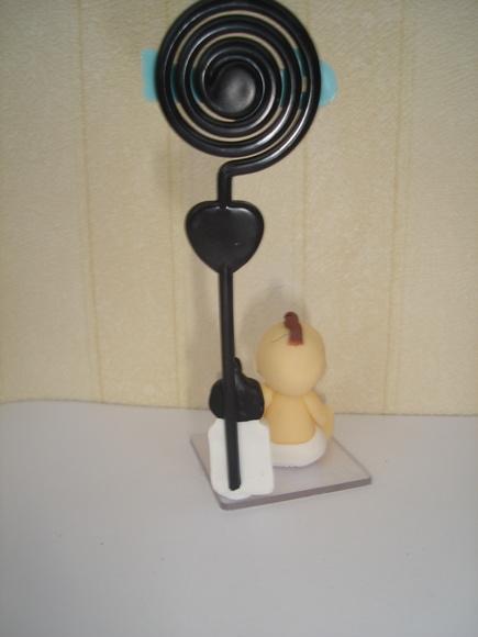 Lembrancinha bebê roqueiro com porta Recado