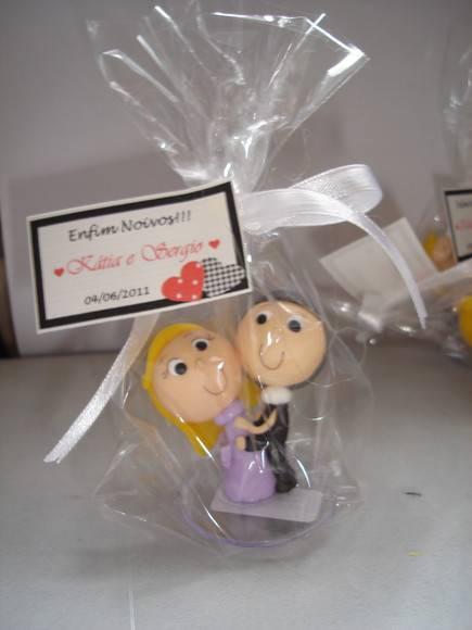 Lembrancinha casal abraçadinho