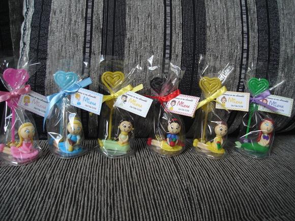 Lembrancinha princesas com porta recado