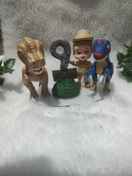 Mini Topo com 2 Dinossauros