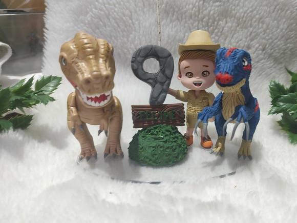 Mini Topo com 2 Dinossauros