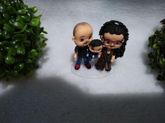 Miniatura Personalizada Casal com Filho de Colo
