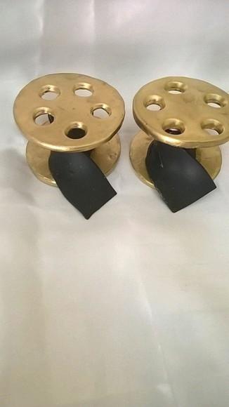 Rolo de fita dourado