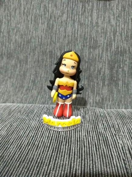 Topo bolo mulher maravilha