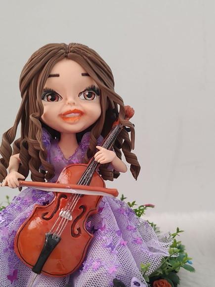 Topo de Bolo 15 Anos Tocando no Jardim