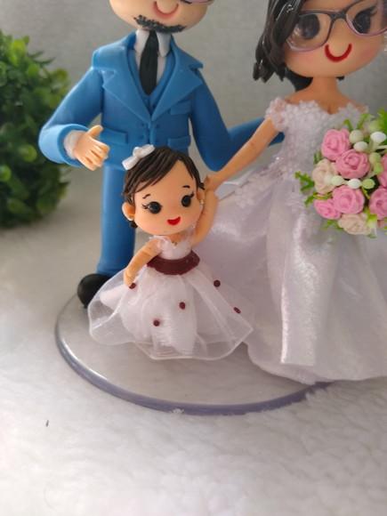 Topo de Bolo Casamento Casal com 1filho