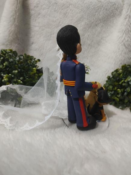 Topo de Bolo Casamento Noivo Soldado com 2 Pets