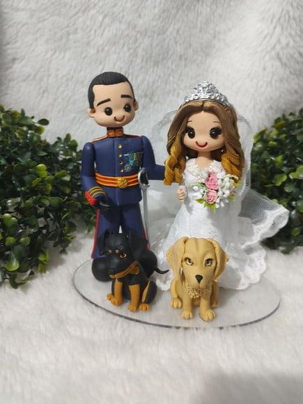 Topo de Bolo Casamento Noivo Soldado com 2 Pets