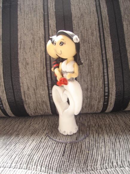 topo de bolo casamento noivos no coração com camisa de time