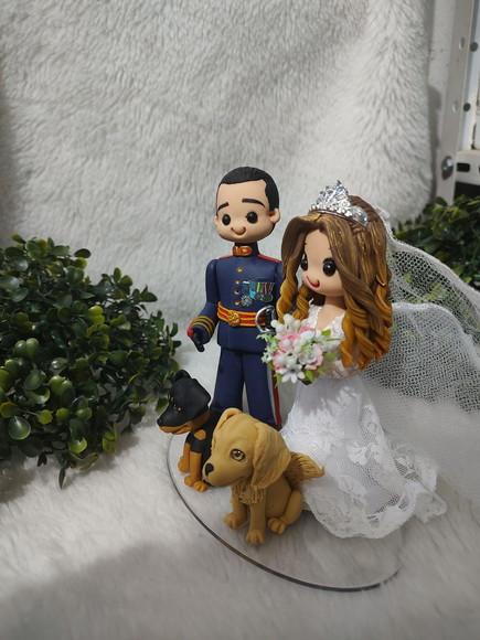 Topo de Bolo Casamento Noivo Soldado com 2 Pets
