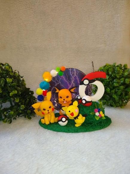 Topo de bolo cenário com Led pokemon