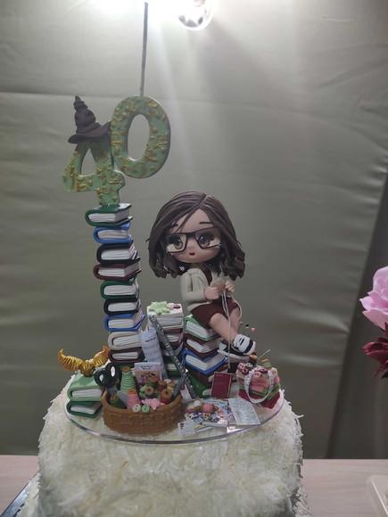Topo de Bolo com Vela Menina e Seus Hobby