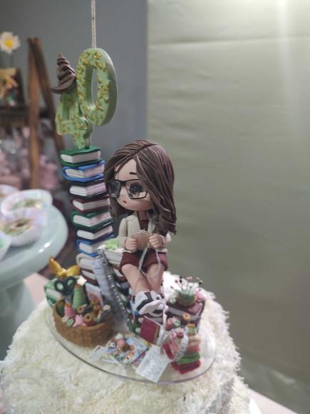 Topo de Bolo com Vela Menina e Seus Hobby