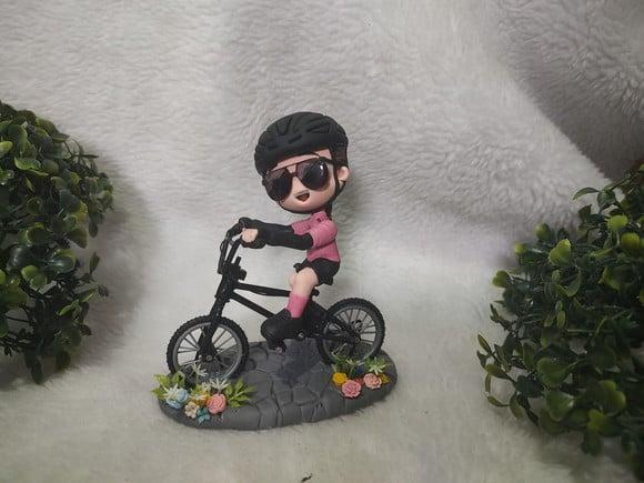 Topo de Bolo Menina na Bicicleta