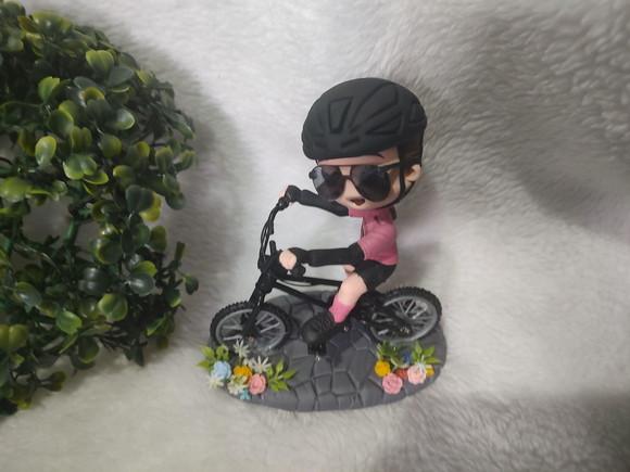 Topo de Bolo Menina na Bicicleta