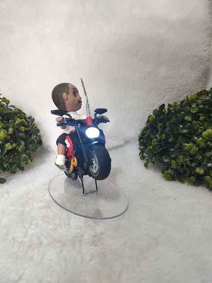 Topo de Bolo Menino na Moto