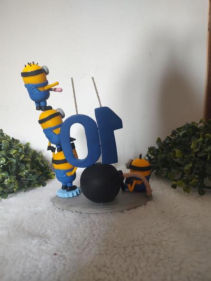 Topo de Bolo Minions com Vela 2 Números