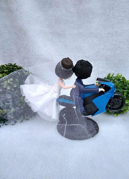 Topo de bolo na moto