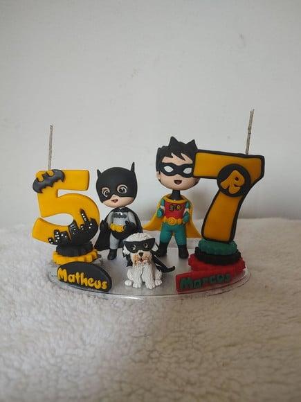 Topo de Bolo para Irmãos no Tema Super Heróis com Pet
