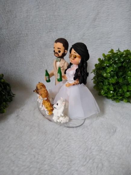 topo de casamento com 4 pets e bebida