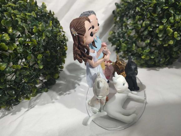 Topo de Casamento com 4 Pets e Filha Pequena