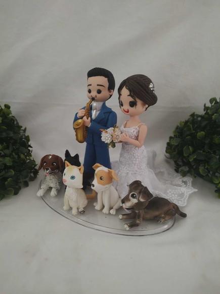 Topo de Casamento com 5 Pets e Instrumento Musical