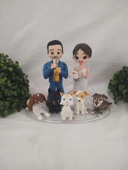 Topo de Casamento com 5 Pets e Instrumento Musical