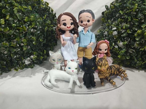 Topo de Casamento com 4 Pets e Filha Pequena
