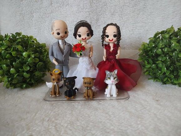 Topo de Casamento com Filha Adolescente e 4 Pets