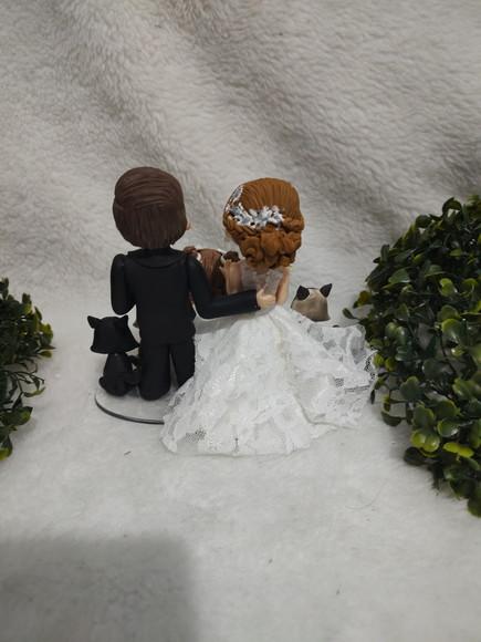 Topo de Casamento com Filha Pequena e 4 Pets