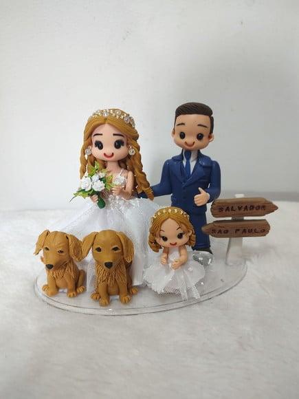 Topo de Casamento com Filho Pequeno e 2 Pet e Objeto