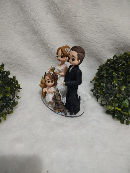 Topo de Casamento com Filha Pequena e 4 Pets