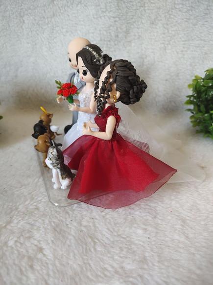 Topo de Casamento com Filha Adolescente e 4 Pets