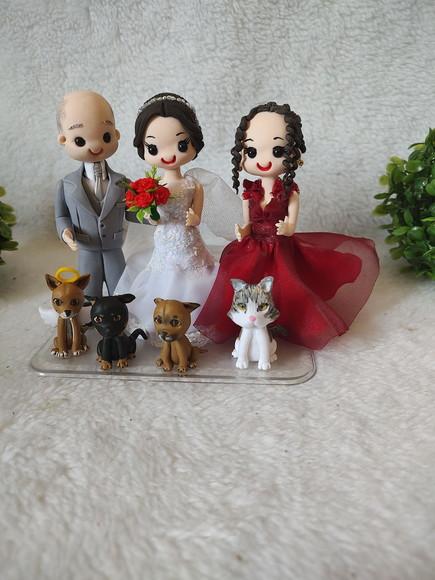 Topo de Casamento com Filha Adolescente e 4 Pets