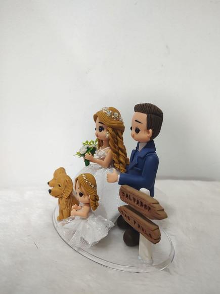 Topo de Casamento com Filho Pequeno e 2 Pet e Objeto