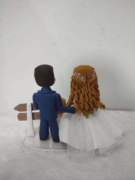 Topo de Casamento com Filho Pequeno e 2 Pet e Objeto
