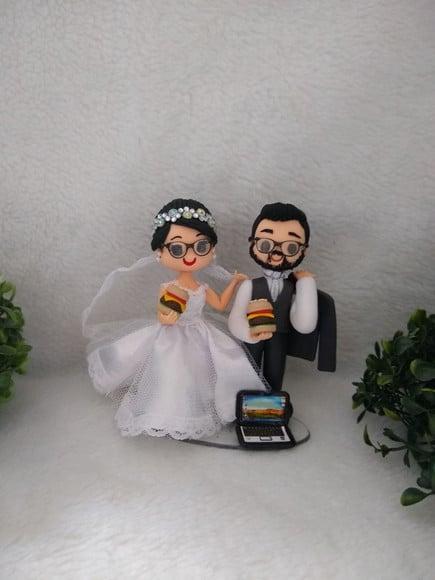 Topo de casamento com lanche
