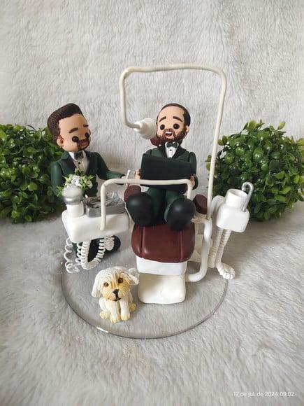 Topo de Casamento Dentista com 2 Noivos e Pet