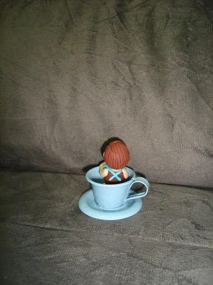 bebê na xicara