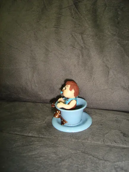 bebê na xicara