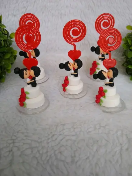Bolo com noivinhos