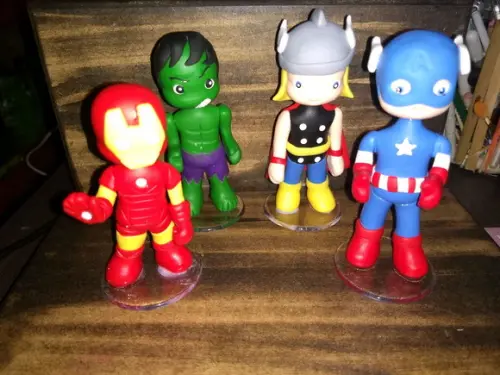 Bonecos vingadores
