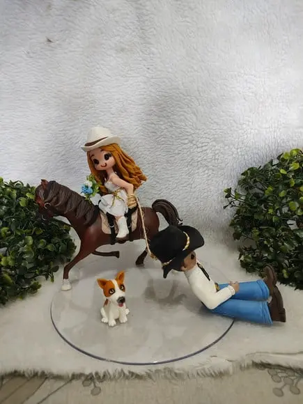 Casal de Noivinhos com Cavalo e Pet