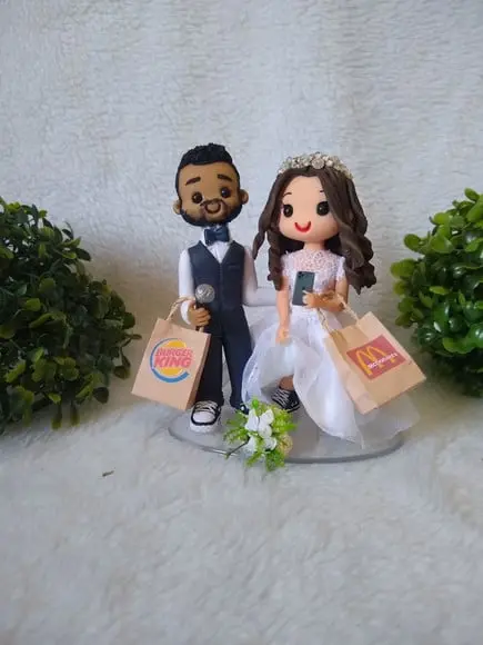 Casal De Noivinhos Com Lanche