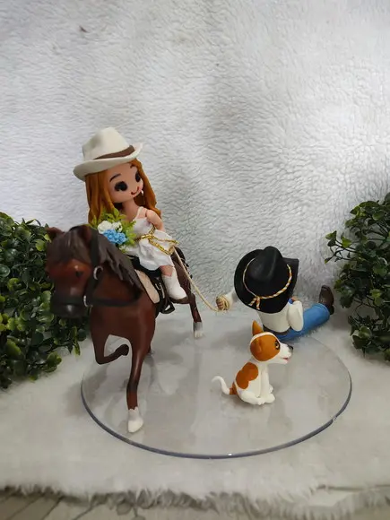 Casal de Noivinhos com Cavalo e Pet