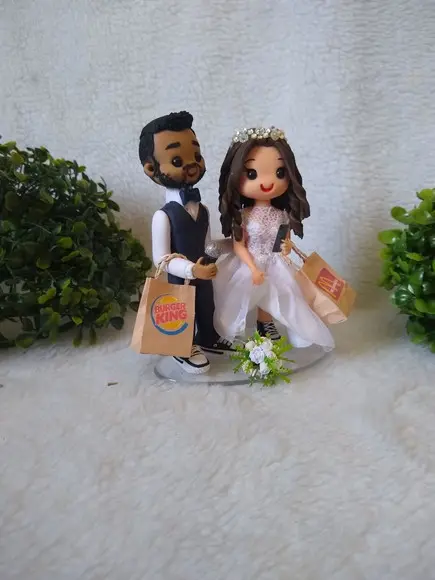 Casal De Noivinhos Com Lanche