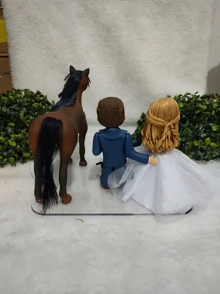 Casal de Noivinhos com Pet e Um Cavalo