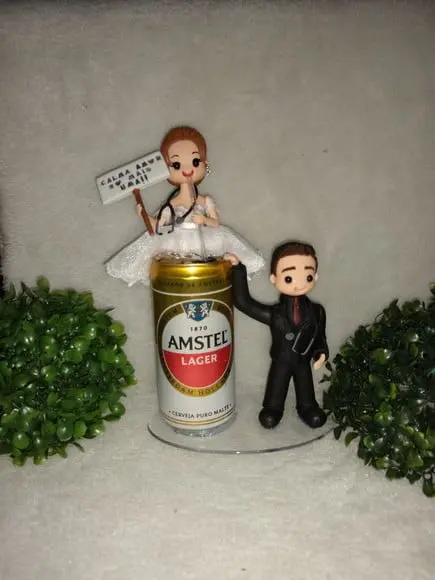 Casal De Noivinhos Noiva Com Cerveja