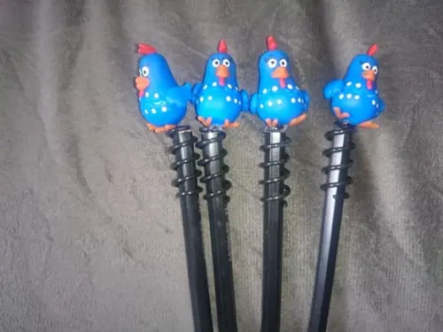 lápis com ponteira galinha pintadinha