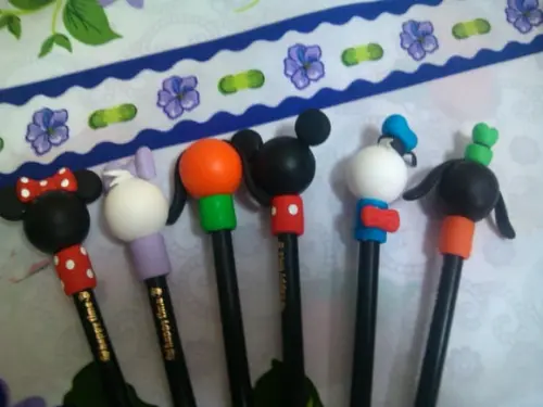lápis com ponteira turma do mickey